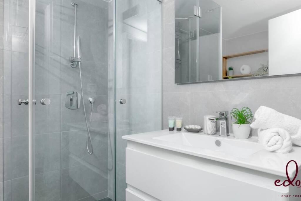 Luxury Living 100 Meter From The - By Edom *