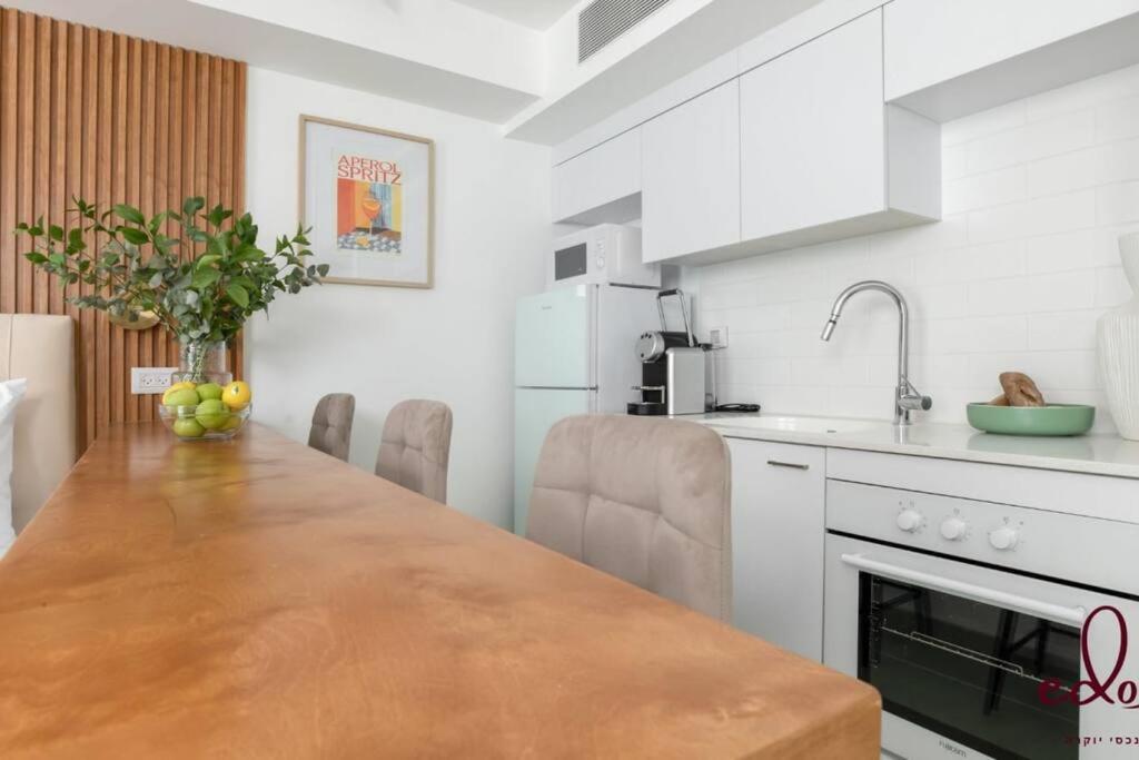 Luxury Living 100 Meter From The - By Edom