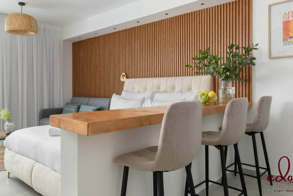 Luxury Living 100 Meter From The - By Edom *