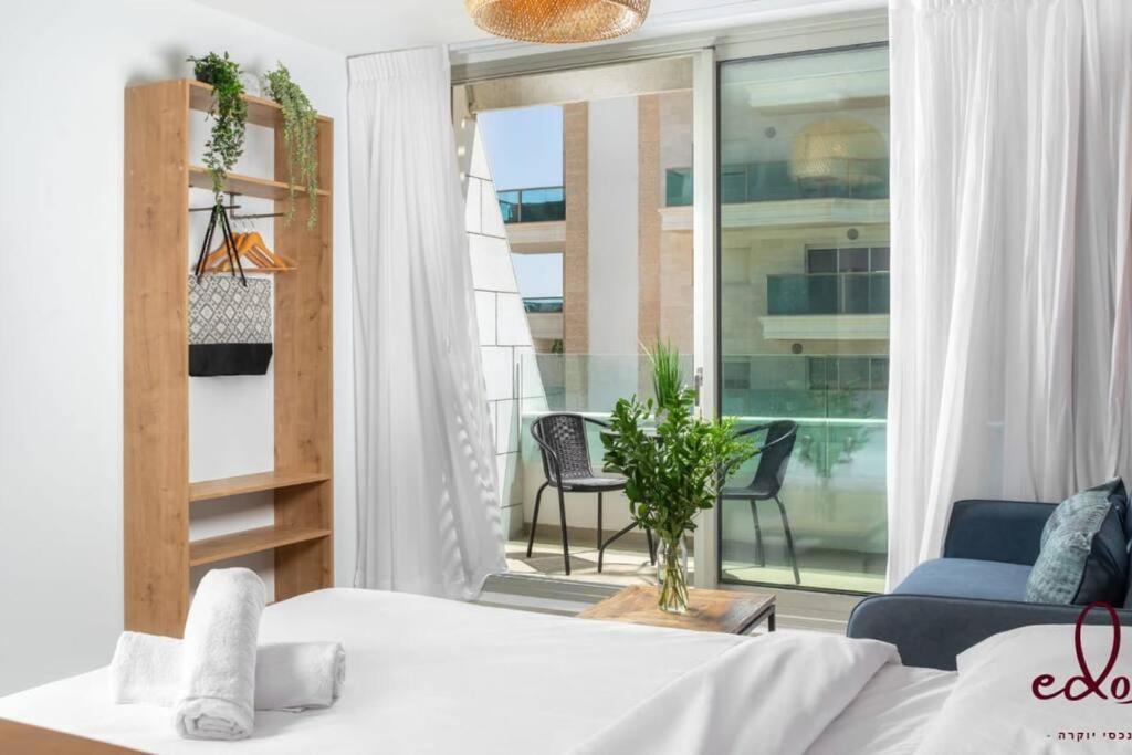 Luxury Living 100 Meter From The - By Edom Apartment